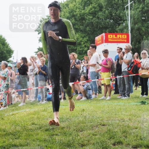 15.06.2025 - 27. Vierlanden-Triathlon KatJ http://msf.ph/oto/8022109 15.06.2025 10:54:40 Schwimmen 695, 713, 715, 749 meine-sportfotos.de