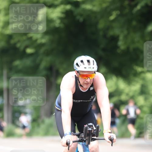 15.06.2025 - 7 Türme Triathlon Yannick Fuchs http://msf.ph/oto/8022112 15.06.2025 13:34:03 Radfahren 376, 926, 1180 meine-sportfotos.de