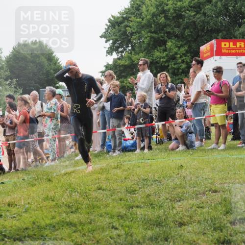 15.06.2025 - 27. Vierlanden-Triathlon KatJ http://msf.ph/oto/8022115 15.06.2025 10:54:42 Schwimmen 695, 713, 715, 749 meine-sportfotos.de