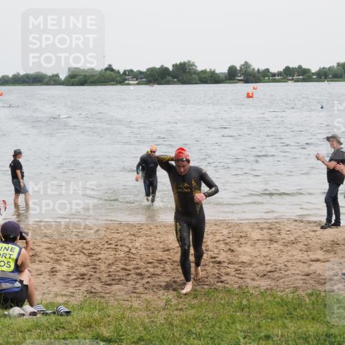21.06.2025 - 27. Vierlanden-Triathlon MichiJ http://msf.ph/oto/8022116 15.06.2026 10:52:18 Schwimmen 652, 693, 759 meine-sportfotos.de