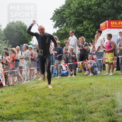 15.06.2025 - 27. Vierlanden-Triathlon KatJ http://msf.ph/oto/8022124 15.06.2025 10:54:42 Schwimmen 695, 713, 715, 749 meine-sportfotos.de