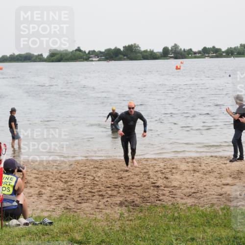 21.06.2025 - 27. Vierlanden-Triathlon MichiJ http://msf.ph/oto/8022131 15.06.2026 10:52:20 Schwimmen 652, 682, 693, 759 meine-sportfotos.de