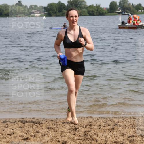 15.06.2025 - 27. Vierlanden-Triathlon Lena Gebhardt http://msf.ph/oto/8022132 15.06.2025 10:19:42 Schwimmen 500, 503, 539, 578, 603 meine-sportfotos.de