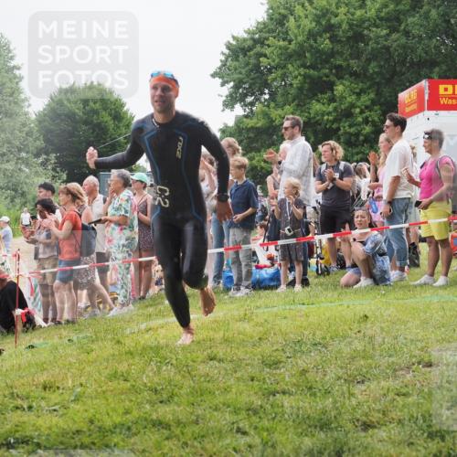 15.06.2025 - 27. Vierlanden-Triathlon KatJ http://msf.ph/oto/8022134 15.06.2025 10:54:43 Schwimmen 695, 713, 715, 749 meine-sportfotos.de