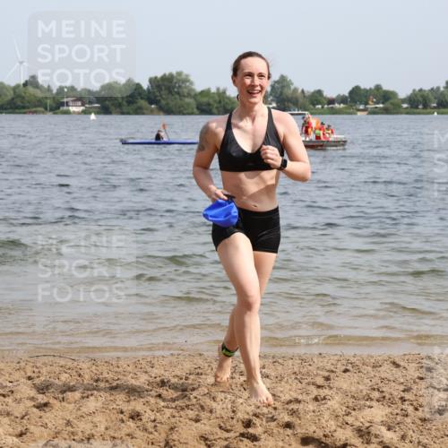 15.06.2025 - 27. Vierlanden-Triathlon Lena Gebhardt http://msf.ph/oto/8022137 15.06.2025 10:19:43 Schwimmen 500, 503, 539, 569, 578, 603 meine-sportfotos.de