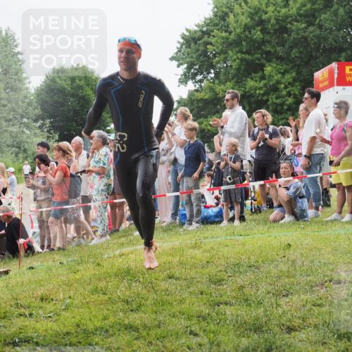 15.06.2025 - 27. Vierlanden-Triathlon KatJ http://msf.ph/oto/8022142 15.06.2025 10:54:43 Schwimmen 695, 713, 715, 749 meine-sportfotos.de