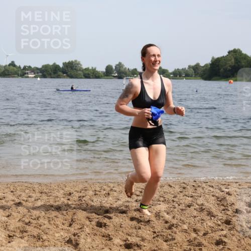 15.06.2025 - 27. Vierlanden-Triathlon Lena Gebhardt http://msf.ph/oto/8022145 15.06.2025 10:19:43 Schwimmen 500, 503, 539, 569, 578, 603 meine-sportfotos.de