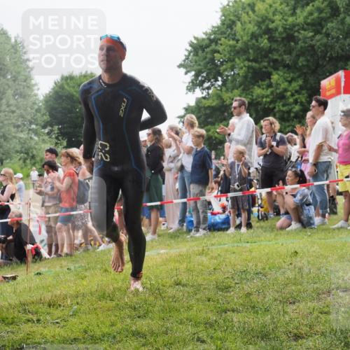 15.06.2025 - 27. Vierlanden-Triathlon KatJ http://msf.ph/oto/8022154 15.06.2025 10:54:43 Schwimmen 695, 713, 715, 749 meine-sportfotos.de