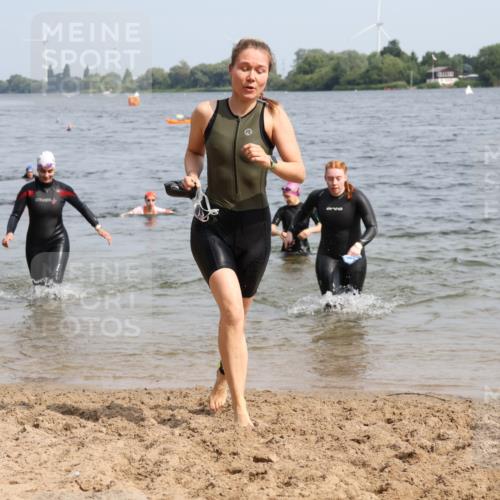 15.06.2025 - 27. Vierlanden-Triathlon Lena Gebhardt http://msf.ph/oto/8022159 15.06.2025 10:19:45 Schwimmen 500, 503, 539, 569, 578, 603 meine-sportfotos.de