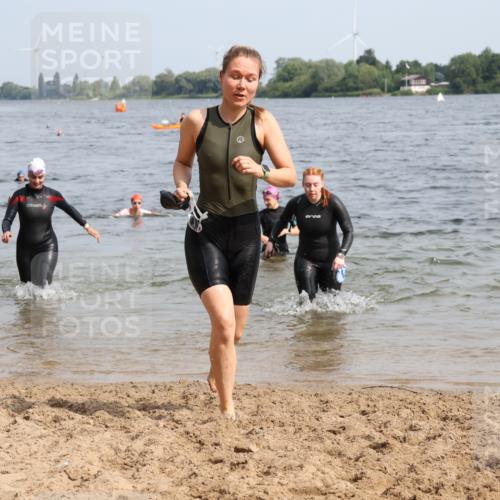 15.06.2025 - 27. Vierlanden-Triathlon Lena Gebhardt http://msf.ph/oto/8022163 15.06.2025 10:19:45 Schwimmen 500, 503, 539, 569, 578, 603 meine-sportfotos.de