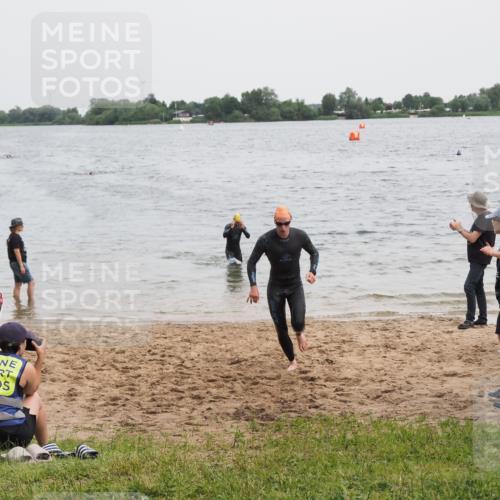 21.06.2025 - 27. Vierlanden-Triathlon MichiJ http://msf.ph/oto/8022164 15.06.2026 10:52:21 Schwimmen 652, 682, 759 meine-sportfotos.de