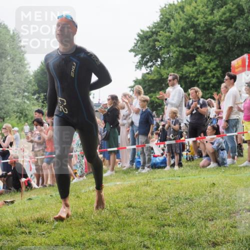 15.06.2025 - 27. Vierlanden-Triathlon KatJ http://msf.ph/oto/8022165 15.06.2025 10:54:43 Schwimmen 695, 713, 715, 749 meine-sportfotos.de