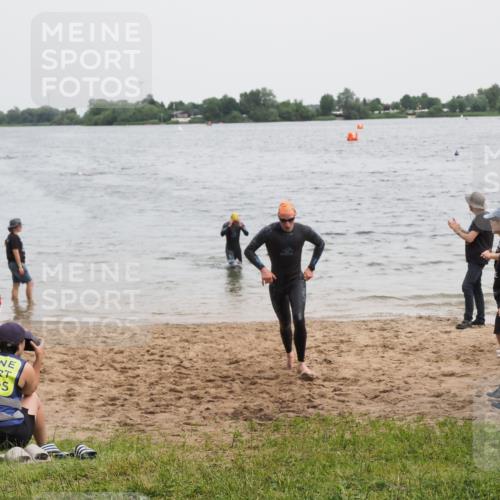 21.06.2025 - 27. Vierlanden-Triathlon MichiJ http://msf.ph/oto/8022172 15.06.2026 10:52:21 Schwimmen 652, 682, 759 meine-sportfotos.de