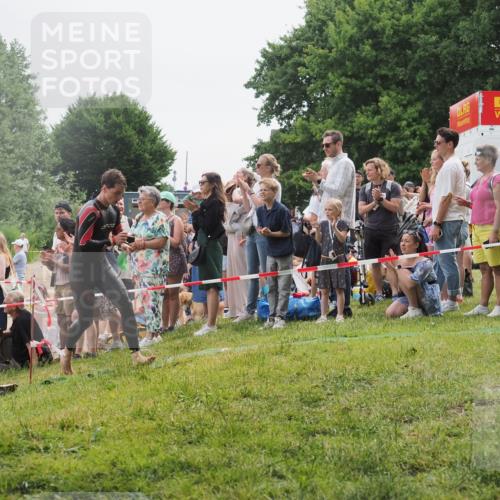 15.06.2025 - 27. Vierlanden-Triathlon KatJ http://msf.ph/oto/8022173 15.06.2025 10:54:46 Schwimmen 695, 713, 715, 749 meine-sportfotos.de