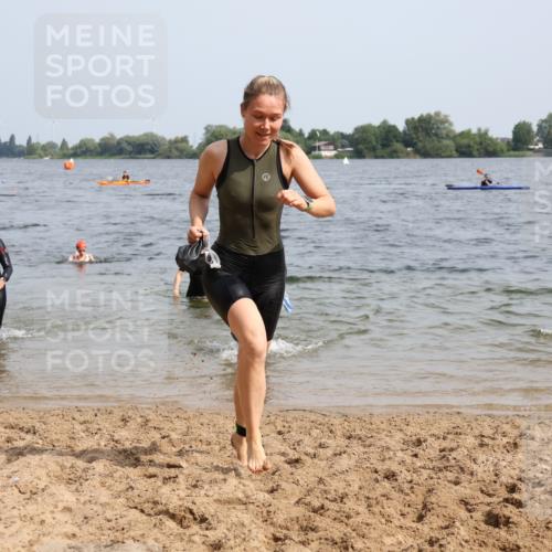 15.06.2025 - 27. Vierlanden-Triathlon Lena Gebhardt http://msf.ph/oto/8022177 15.06.2025 10:19:45 Schwimmen 500, 503, 539, 569, 578, 603 meine-sportfotos.de