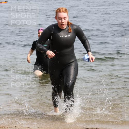 15.06.2025 - 27. Vierlanden-Triathlon Lena Gebhardt http://msf.ph/oto/8022200 15.06.2025 10:19:47 Schwimmen 500, 503, 539, 569, 578, 603 meine-sportfotos.de