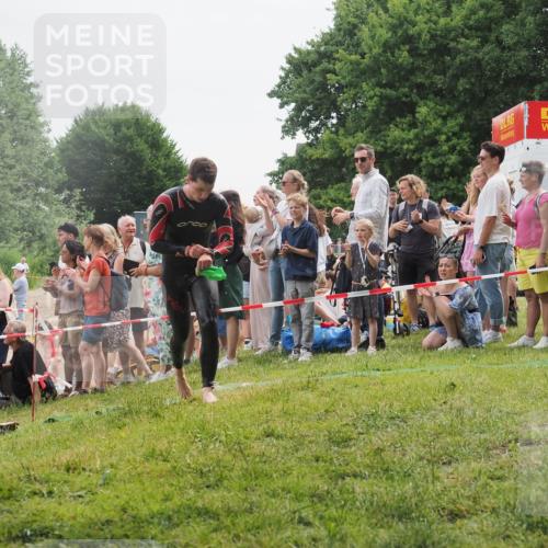 15.06.2025 - 27. Vierlanden-Triathlon KatJ http://msf.ph/oto/8022203 15.06.2025 10:54:47 Schwimmen 695, 713, 715, 749 meine-sportfotos.de