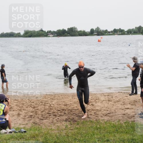 21.06.2025 - 27. Vierlanden-Triathlon MichiJ http://msf.ph/oto/8022205 15.06.2026 10:52:22 Schwimmen 652, 682, 759 meine-sportfotos.de