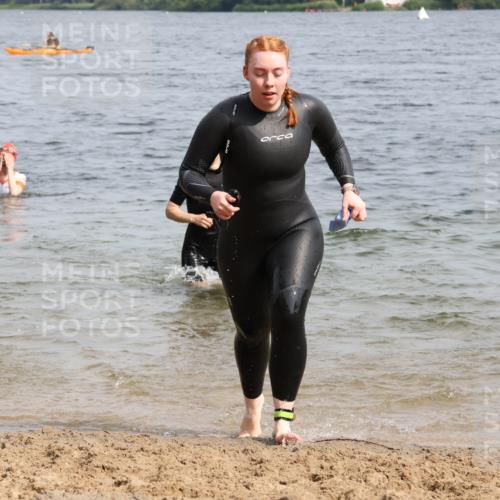 15.06.2025 - 27. Vierlanden-Triathlon Lena Gebhardt http://msf.ph/oto/8022208 15.06.2025 10:19:47 Schwimmen 500, 503, 539, 569, 578, 603 meine-sportfotos.de