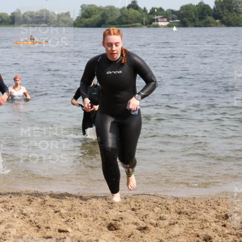 15.06.2025 - 27. Vierlanden-Triathlon Lena Gebhardt http://msf.ph/oto/8022219 15.06.2025 10:19:48 Schwimmen 500, 503, 539, 569, 578, 603 meine-sportfotos.de
