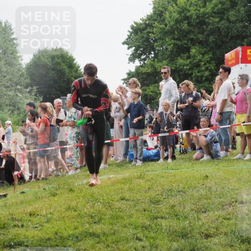 15.06.2025 - 27. Vierlanden-Triathlon KatJ http://msf.ph/oto/8022221 15.06.2025 10:54:47 Schwimmen 695, 713, 715, 749 meine-sportfotos.de