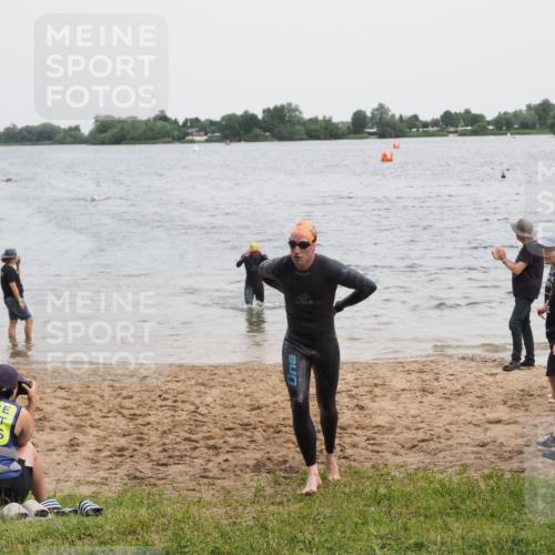 21.06.2025 - 27. Vierlanden-Triathlon MichiJ http://msf.ph/oto/8022224 15.06.2026 10:52:22 Schwimmen 652, 682, 759 meine-sportfotos.de