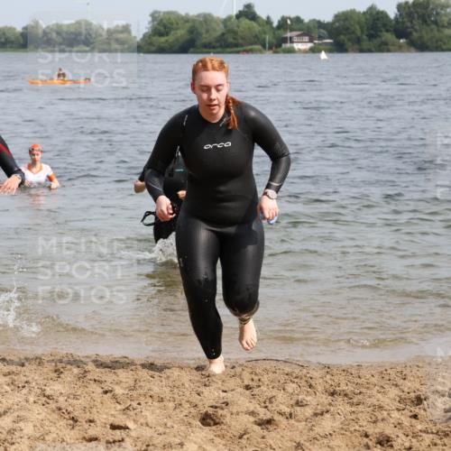 15.06.2025 - 27. Vierlanden-Triathlon Lena Gebhardt http://msf.ph/oto/8022227 15.06.2025 10:19:48 Schwimmen 500, 503, 539, 569, 578, 603 meine-sportfotos.de