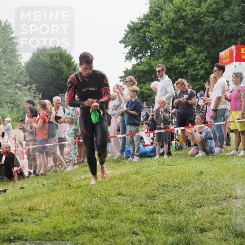 15.06.2025 - 27. Vierlanden-Triathlon KatJ http://msf.ph/oto/8022236 15.06.2025 10:54:47 Schwimmen 695, 713, 715, 749 meine-sportfotos.de