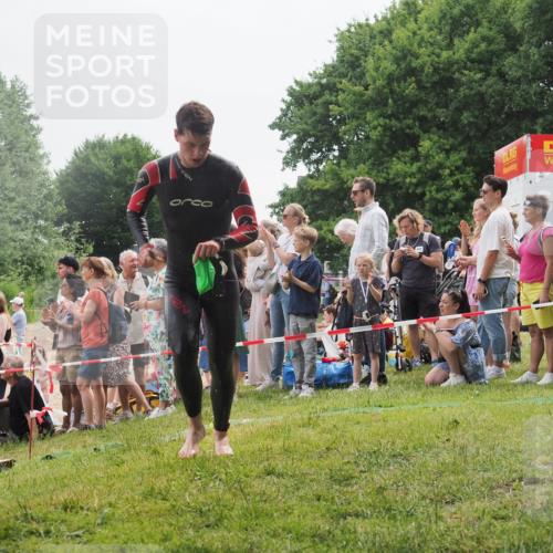 15.06.2025 - 27. Vierlanden-Triathlon KatJ http://msf.ph/oto/8022254 15.06.2025 10:54:47 Schwimmen 695, 713, 715, 749 meine-sportfotos.de