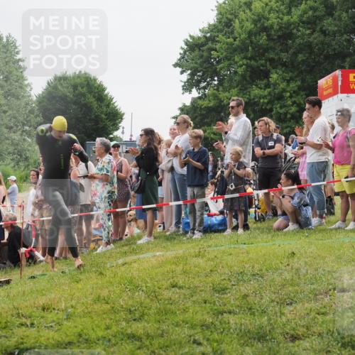 15.06.2025 - 27. Vierlanden-Triathlon KatJ http://msf.ph/oto/8022276 15.06.2025 10:54:58 Schwimmen 677, 735, 744, 761 meine-sportfotos.de