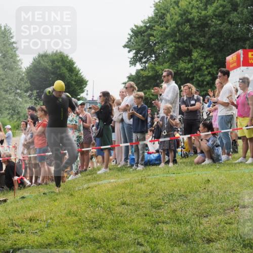 15.06.2025 - 27. Vierlanden-Triathlon KatJ http://msf.ph/oto/8022286 15.06.2025 10:54:58 Schwimmen 677, 735, 744, 761 meine-sportfotos.de