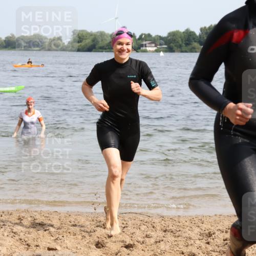 15.06.2025 - 27. Vierlanden-Triathlon Lena Gebhardt http://msf.ph/oto/8022294 15.06.2025 10:19:52 Schwimmen 500, 503, 539, 553, 569, 578 meine-sportfotos.de