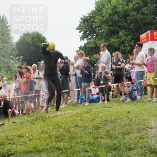 15.06.2025 - 27. Vierlanden-Triathlon KatJ http://msf.ph/oto/8022299 15.06.2025 10:54:58 Schwimmen 677, 735, 744, 761 meine-sportfotos.de