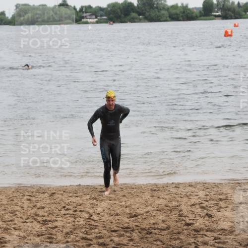 21.06.2025 - 27. Vierlanden-Triathlon MichiJ http://msf.ph/oto/8022302 15.06.2026 10:52:26 Schwimmen 652, 682, 759 meine-sportfotos.de