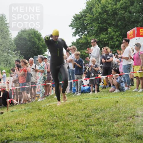 15.06.2025 - 27. Vierlanden-Triathlon KatJ http://msf.ph/oto/8022305 15.06.2025 10:54:59 Schwimmen 677, 735, 744, 761 meine-sportfotos.de