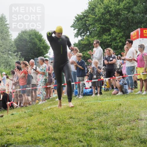 15.06.2025 - 27. Vierlanden-Triathlon KatJ http://msf.ph/oto/8022309 15.06.2025 10:54:59 Schwimmen 677, 735, 744, 761 meine-sportfotos.de
