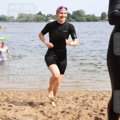 15.06.2025 - 27. Vierlanden-Triathlon Lena Gebhardt http://msf.ph/oto/8022311 15.06.2025 10:19:52 Schwimmen 500, 503, 539, 553, 569, 578 meine-sportfotos.de