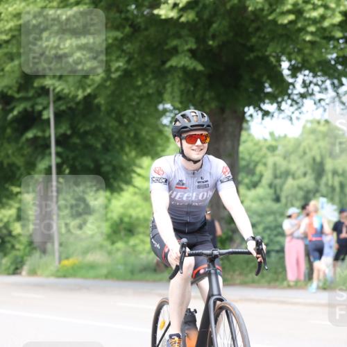 15.06.2025 - 7 Türme Triathlon Yannick Fuchs http://msf.ph/oto/8022312 15.06.2025 13:34:33 Radfahren 196, 910, 1074 meine-sportfotos.de