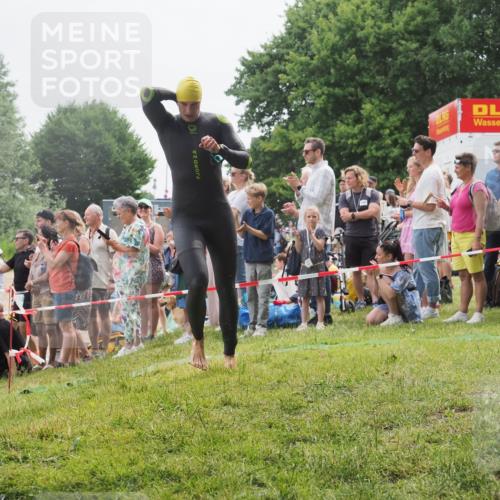 15.06.2025 - 27. Vierlanden-Triathlon KatJ http://msf.ph/oto/8022326 15.06.2025 10:54:59 Schwimmen 677, 735, 744, 761 meine-sportfotos.de