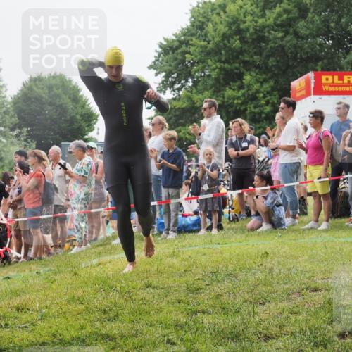 15.06.2025 - 27. Vierlanden-Triathlon KatJ http://msf.ph/oto/8022342 15.06.2025 10:55:00 Schwimmen 677, 735, 744, 761 meine-sportfotos.de