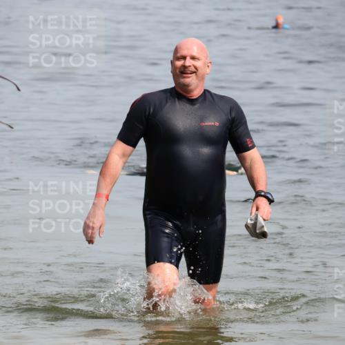 15.06.2025 - 27. Vierlanden-Triathlon Lena Gebhardt http://msf.ph/oto/8022367 15.06.2025 10:20:02 Schwimmen 500, 553, 569, 616 meine-sportfotos.de