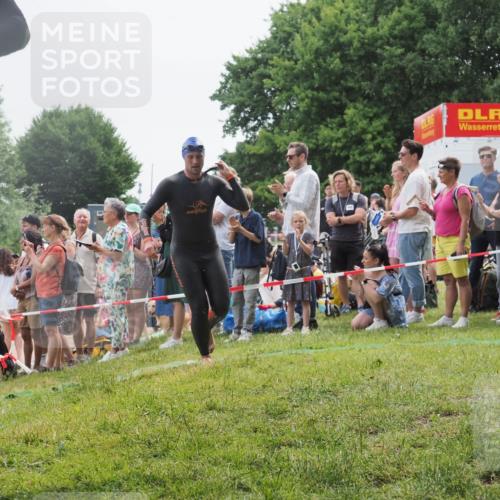 15.06.2025 - 27. Vierlanden-Triathlon KatJ http://msf.ph/oto/8022374 15.06.2025 10:55:01 Schwimmen 677, 735, 744, 761 meine-sportfotos.de