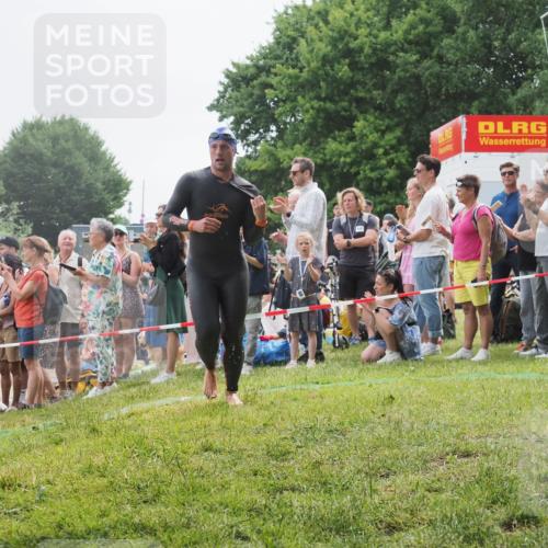 15.06.2025 - 27. Vierlanden-Triathlon KatJ http://msf.ph/oto/8022387 15.06.2025 10:55:02 Schwimmen 677, 735, 744, 761 meine-sportfotos.de