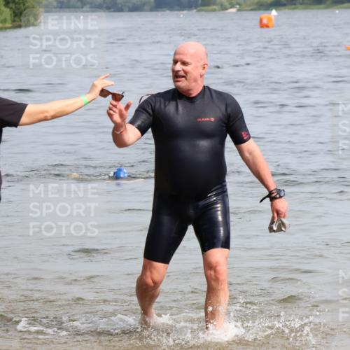 15.06.2025 - 27. Vierlanden-Triathlon Lena Gebhardt http://msf.ph/oto/8022394 15.06.2025 10:20:05 Schwimmen 553, 616 meine-sportfotos.de
