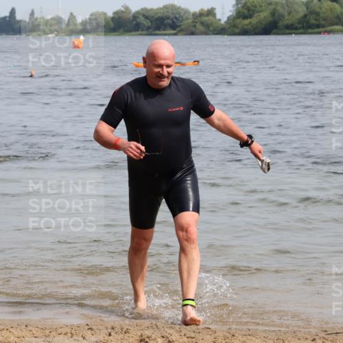 15.06.2025 - 27. Vierlanden-Triathlon Lena Gebhardt http://msf.ph/oto/8022401 15.06.2025 10:20:07 Schwimmen 553, 616 meine-sportfotos.de