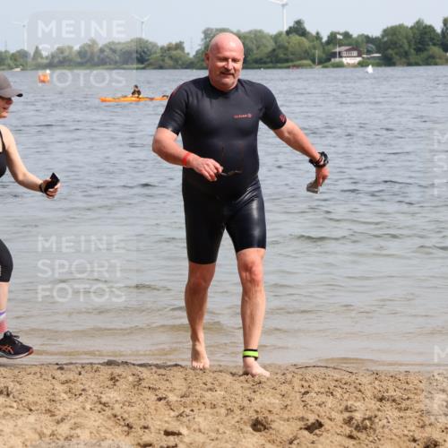 15.06.2025 - 27. Vierlanden-Triathlon Lena Gebhardt http://msf.ph/oto/8022409 15.06.2025 10:20:08 Schwimmen 553, 616 meine-sportfotos.de