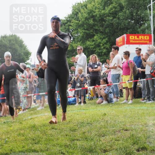 15.06.2025 - 27. Vierlanden-Triathlon KatJ http://msf.ph/oto/8022416 15.06.2025 10:55:02 Schwimmen 677, 735, 744, 761 meine-sportfotos.de