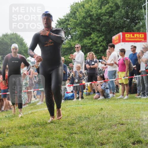 15.06.2025 - 27. Vierlanden-Triathlon KatJ http://msf.ph/oto/8022430 15.06.2025 10:55:03 Schwimmen 677, 735, 744, 761 meine-sportfotos.de