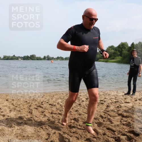 15.06.2025 - 27. Vierlanden-Triathlon Lena Gebhardt http://msf.ph/oto/8022432 15.06.2025 10:20:12 Schwimmen 616 meine-sportfotos.de