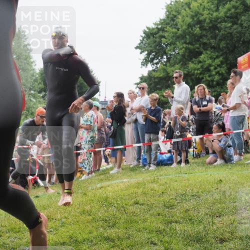 15.06.2025 - 27. Vierlanden-Triathlon KatJ http://msf.ph/oto/8022446 15.06.2025 10:55:04 Schwimmen 677, 735, 744, 761 meine-sportfotos.de